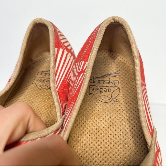 Dansko Red White Fabric Clogs Mules Size 38 Women’s 8 - Picture 3 of 3